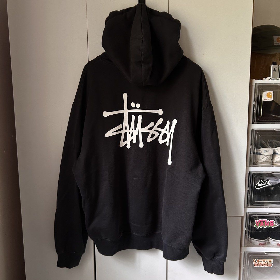 Stussy Basic Logo Hoodie (Category: Coats, Jackets and Outerwear) located in Calauan. Submitted by hajudethrift (Listing ID 1463791222, Image 1). Description: Stussy Basic Logo Hoodie Excellent Condition 9/10 Colorate or better No issues .