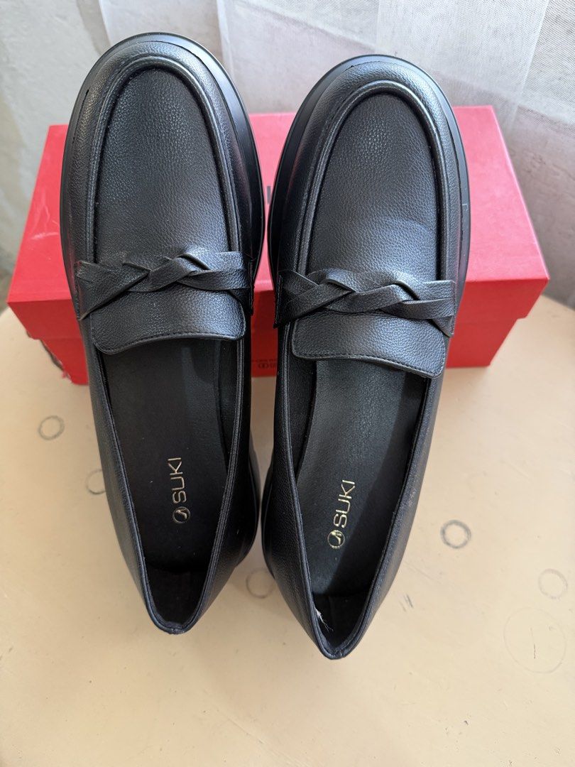 SUKI Black Leather Chunky Loafers (Category: Loafers) located in Cabuyao City. Submitted by arral (Listing ID 1463808194, Image 2). Description: - Brand: SUKI - Type: Black Leather Loafers - Size: 39 - Features: Chunky sole, braided detail on front strap - Condition: Comes with original box.