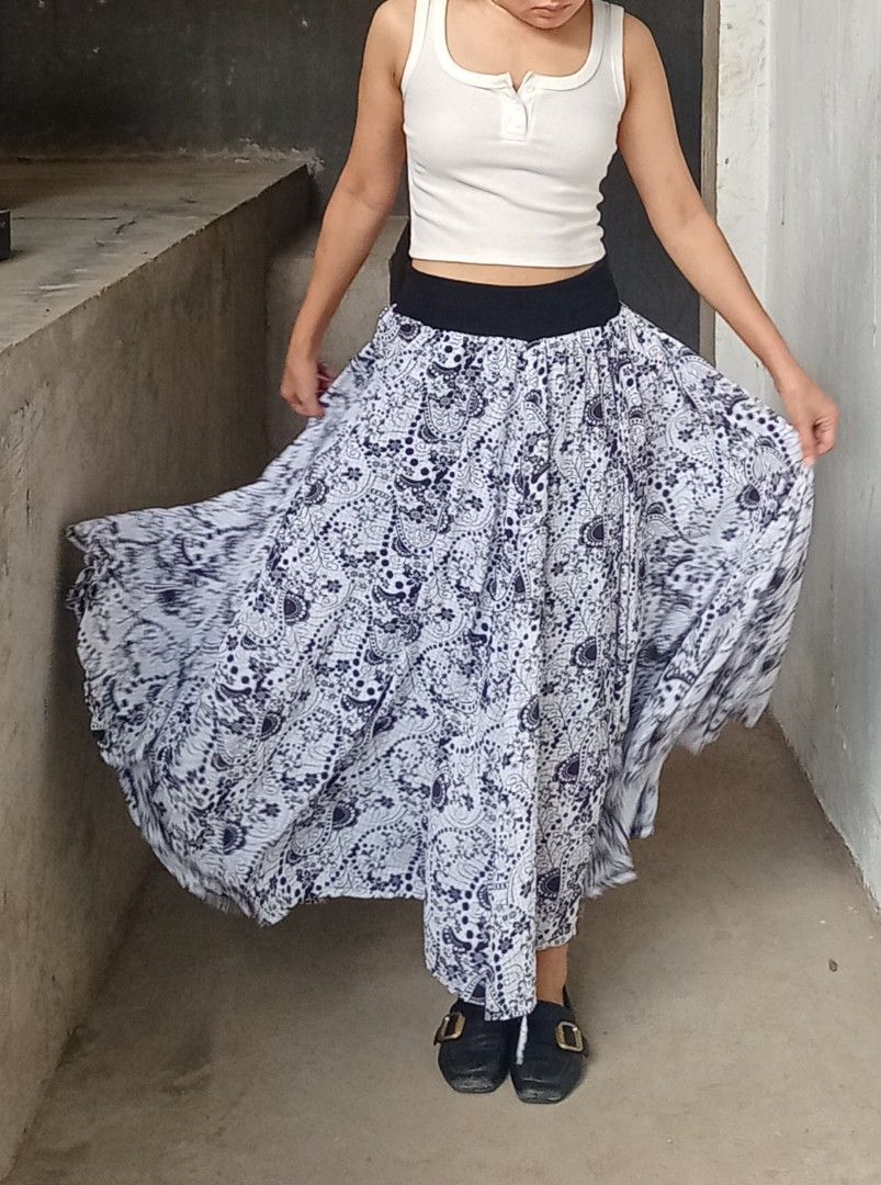 Summer flowy maxi skirt (Category: Skirts) located in Davao. Submitted by kannikasok1987 (Listing ID 1463855706, Image 2). Description: Can also be worn as dress Wd inner lining Waist 27-36 (stretchy) L 39 màll quality.