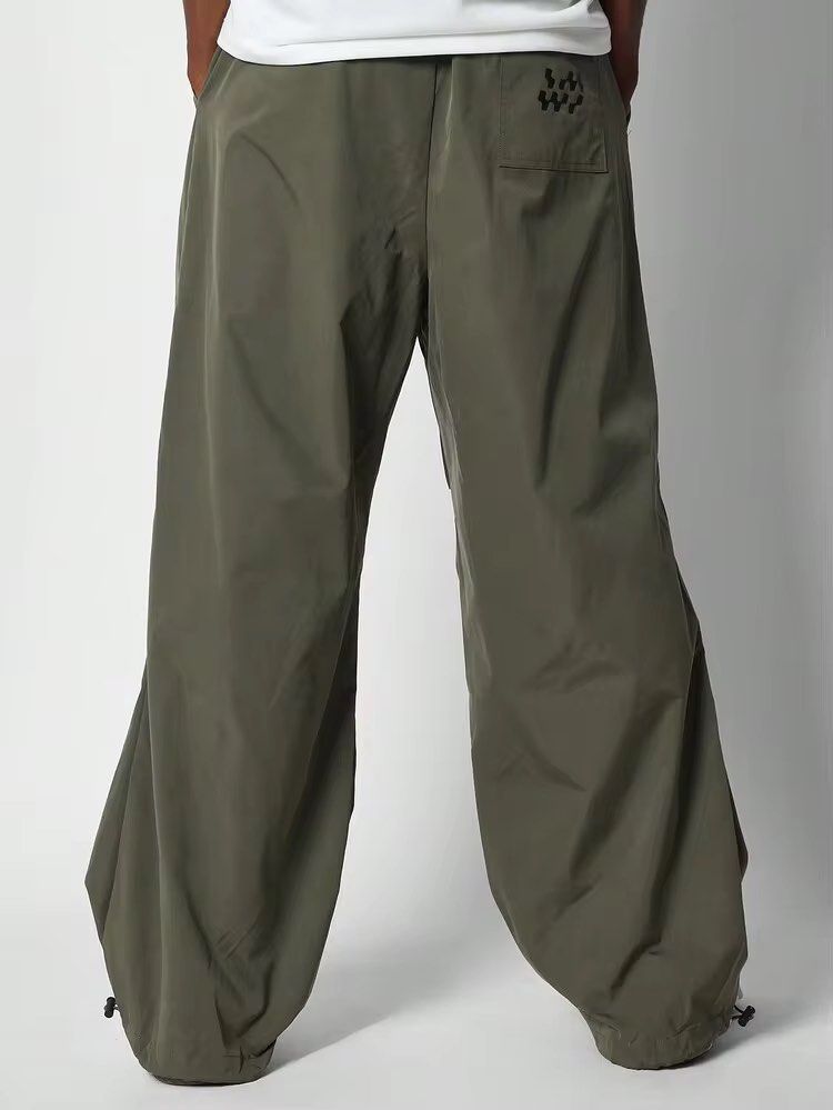 SUMWON Army Green Wide Leg Pants (Category: Joggers) located in Las Pinas. Submitted by sellerkjb (Listing ID 1463822561, Image 2). Description: BRAND NEW LARGE.