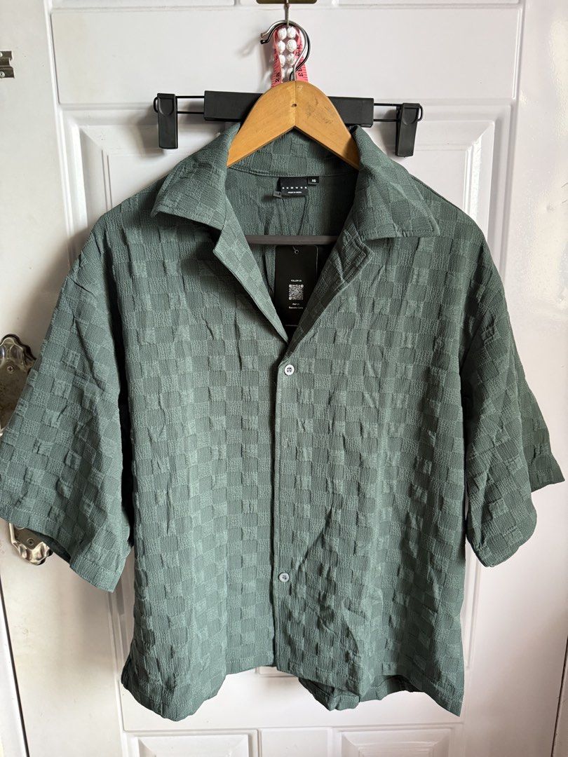 SUMWON Oversized Polo (Category: Tshirts & Polo Shirts ) located in Las Pinas. Submitted by sellerkjb (Listing ID 1463825594, Image 2). Description: BRAND NEW EXTRA SMALL.