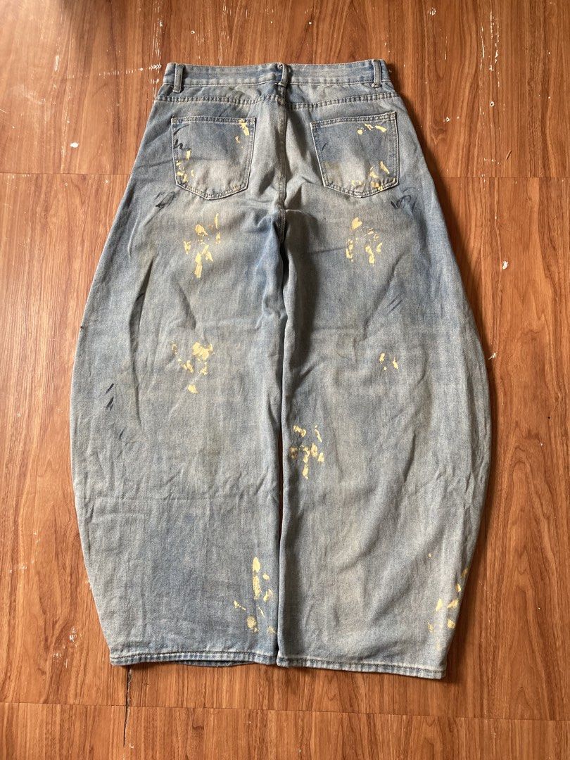 SUPER BAGGY PAINT SPLATTER PANTS (Category: Jeans) located in Dasmarinas. Submitted by thrift_ni_jj (Listing ID 1463868188, Image 3). Description: SIZE 32 LENGTH - 40 THIGH 16 HEM - 11.
