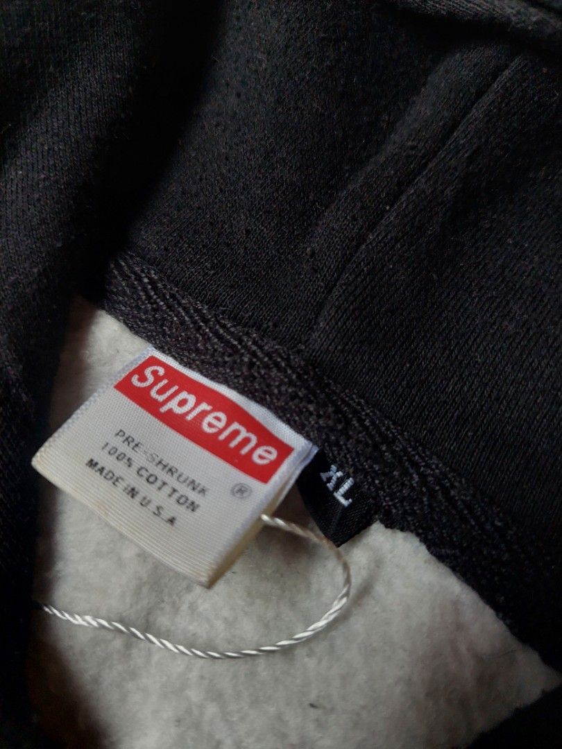 Supreme Oversized Hoodie Two-tone (Category: Hoodies) located in Manila. Submitted by ashibambum_05 (Listing ID 1463930293, Image 3). Description: No issue, light washable only XL up to 2XL .