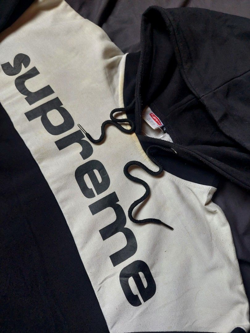 Supreme Oversized Hoodie Two-tone (Category: Hoodies) located in Manila. Submitted by ashibambum_05 (Listing ID 1463930293, Image 2). Description: No issue, light washable only XL up to 2XL .