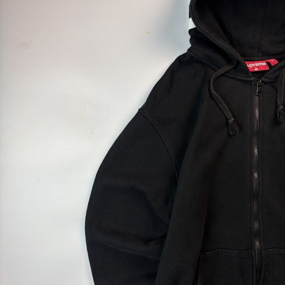 SUPREME ZIP UP HOODIE (Category: Coats, Jackets and Outerwear) located in Manila. Submitted by johnandrei17422 (Listing ID 1463779666, Image 3). Description: .