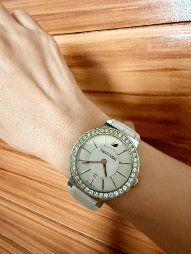 Swarovski watch (Category: Women's Watches) located in Manila. Submitted by annafinds (Listing ID 1463923233, Image 3). Description: Swar0vski Women’s Citra Sphere Crystal White Leather Watch. - In excellent condition ₱12,800 Open for layaway. Disclaimer: We are not affiliated, associated, authorized, endorsed by or in any way officially connected with any other company or luxury brand. All copyrights are reserved to the original brand..