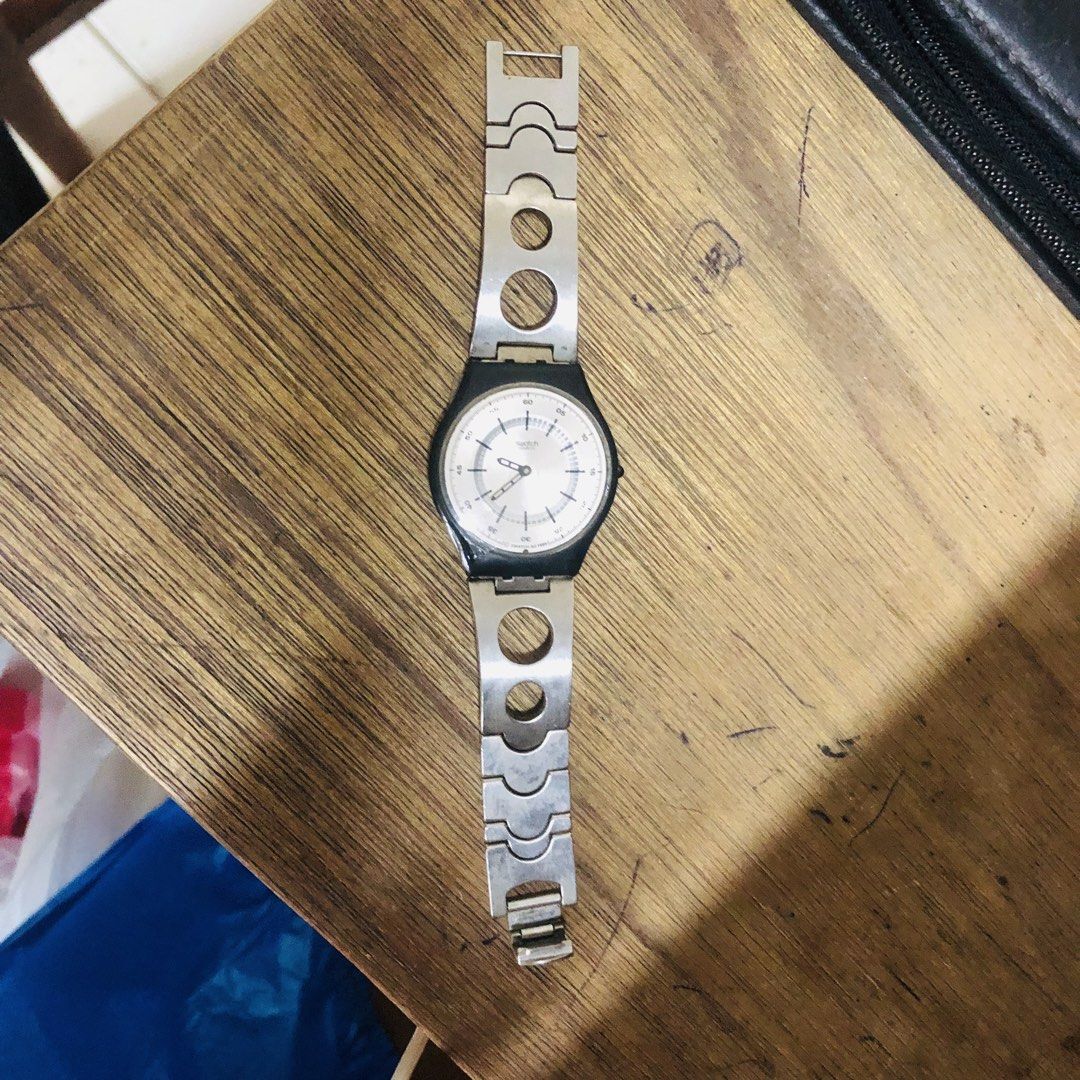 Swatch(Small to semi-medium wrist) (Category: Women's Watches) located in Quezon City. Submitted by mbatiles166934 (Listing ID 1463782171, Image 1). Description: In good condition Very good function Working .