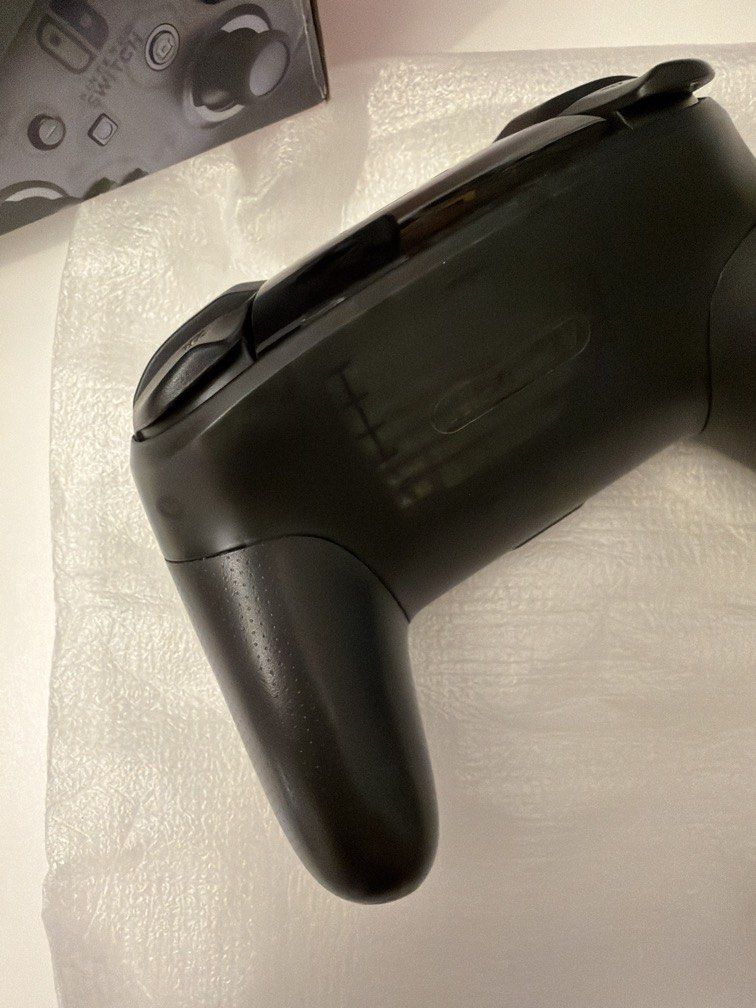Switch pro controller （分類：手掣）位於 Hong Kong。 由 re_goods 提交（商品編號 1463891764，圖片 3）。簡介： 接近全新 香港行貨 正價420。