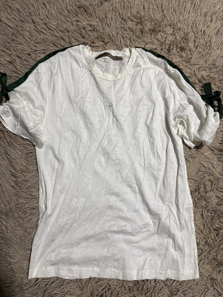 T shirt for Sale (Category: Announcements) located in Makati City. Submitted by lynrtw (Listing ID 1463857315, Image 1). Description: Med to Large size.