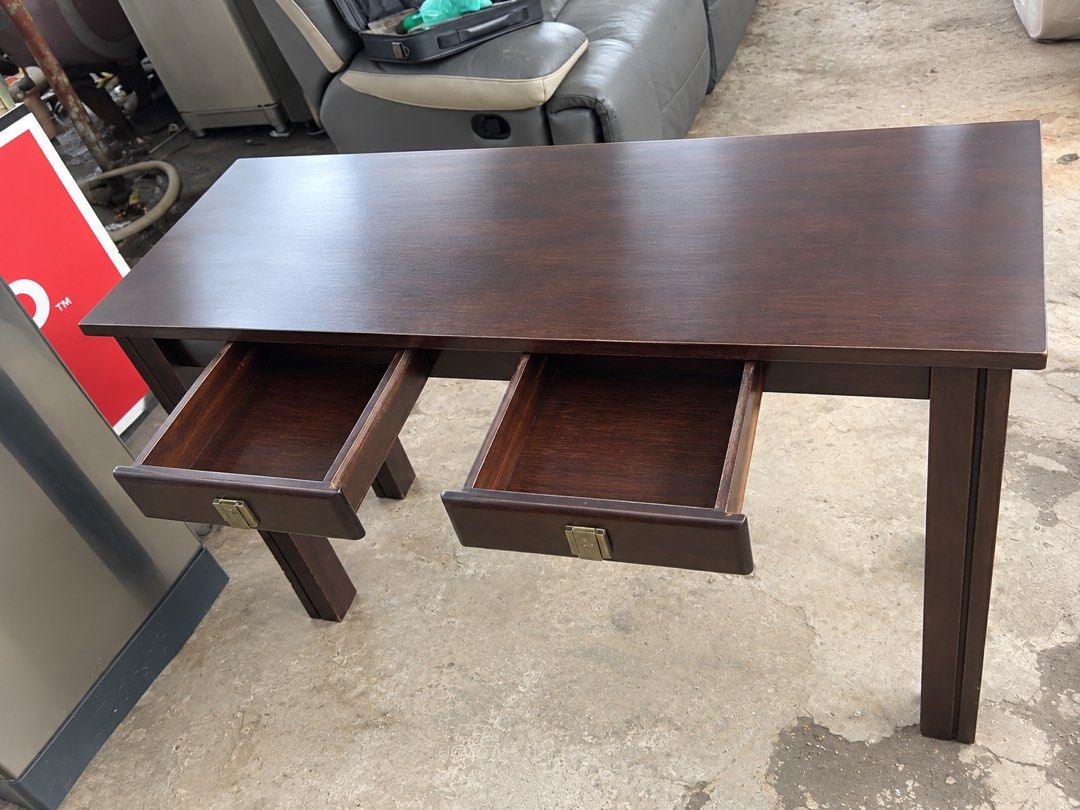 Table consul (Category: Tables & Sets) located in Klang. Submitted by amizaki89 (Listing ID 1463744834, Image 1). Description: Lokasi kampung batu belah klang Wasap/call 0182064085.
