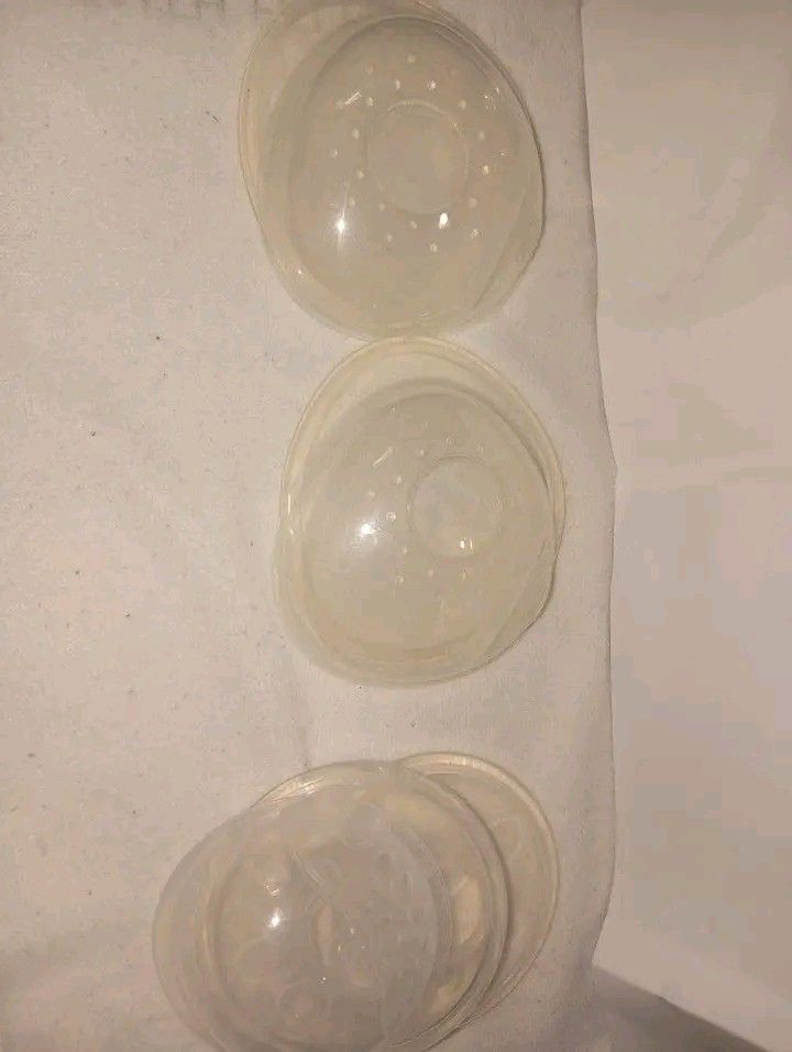 TAKE ALL 800 (Category: Breastfeeding & Bottle Feeding) located in Caloocan City. Submitted by sweetlulu0613 (Listing ID 1463923611, Image 3). Description: BAONEO PUMP MILK CATCHER BREAST SHELL CATCHER HOME GALLERY 1.3l pitcher.