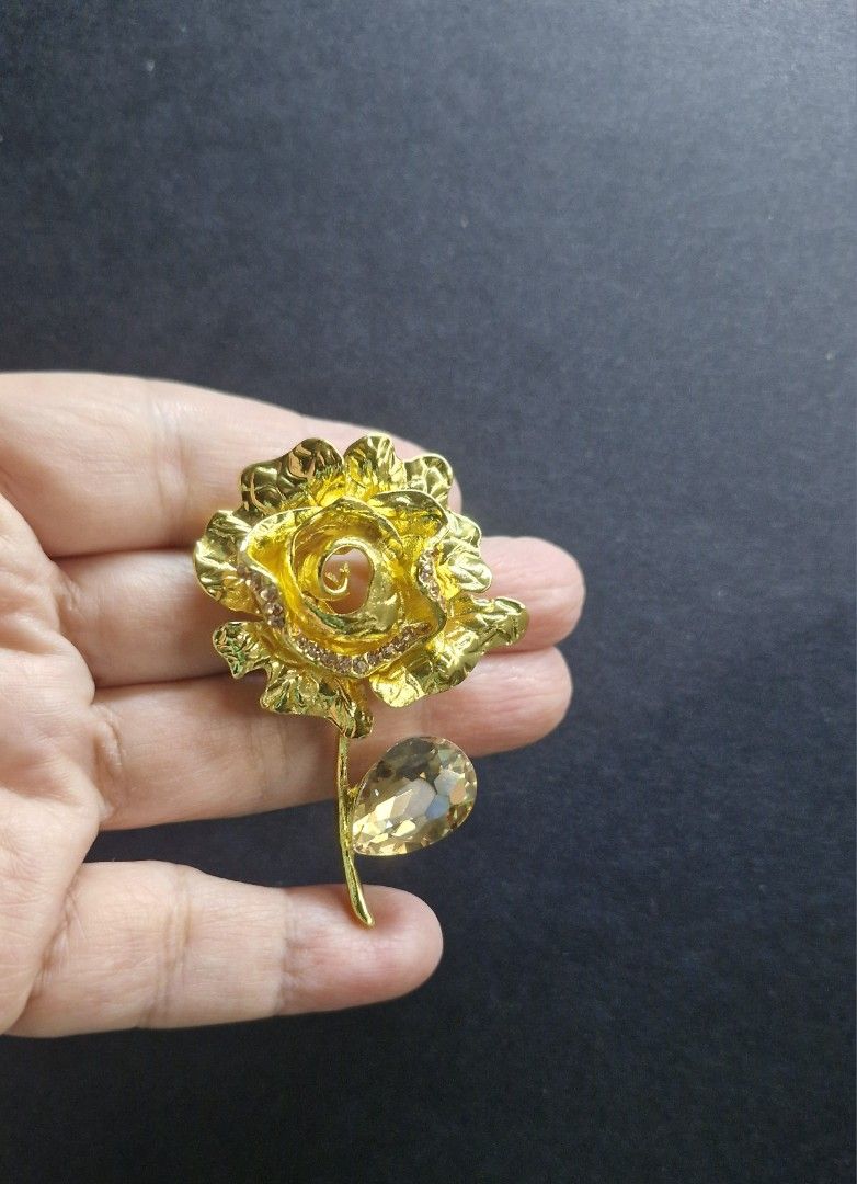 Tea Rose Brooch (Category: Brooches) located in Taguig. Submitted by mommaschoice (Listing ID 1463902779, Image 2). Description: Brand New Material : Alloy & Rhinestone Lightweight won't damage the fabric Ships nationwide.