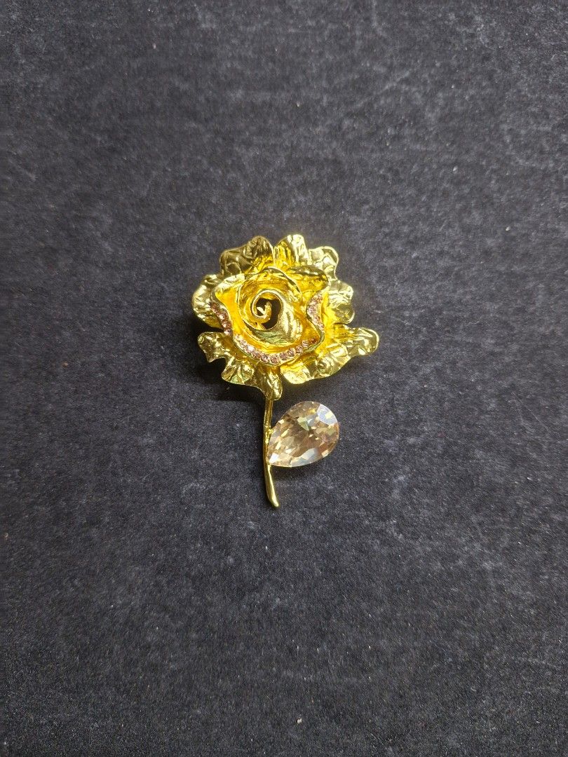 Tea Rose Brooch (Category: Brooches) located in Taguig. Submitted by mommaschoice (Listing ID 1463902779, Image 1). Description: Brand New Material : Alloy & Rhinestone Lightweight won't damage the fabric Ships nationwide.