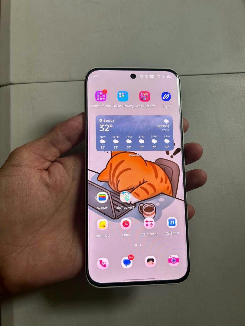 Tecno Spark Slim (Category: Samsung) located in Manila. Submitted by huiren12 (Listing ID 1463790328, Image 1). Description: TECNO Spark Slim (8GB RAM / 256GB ROM) for Sale! RFS: Upgrade just bought May 2026 - 100% Working, no hidden defects - Super slim 5.93mm design, very lightweight - 50MP Camera clear pictures - 5,160 mAh heavy-duty battery - Complete with box and original charger.
