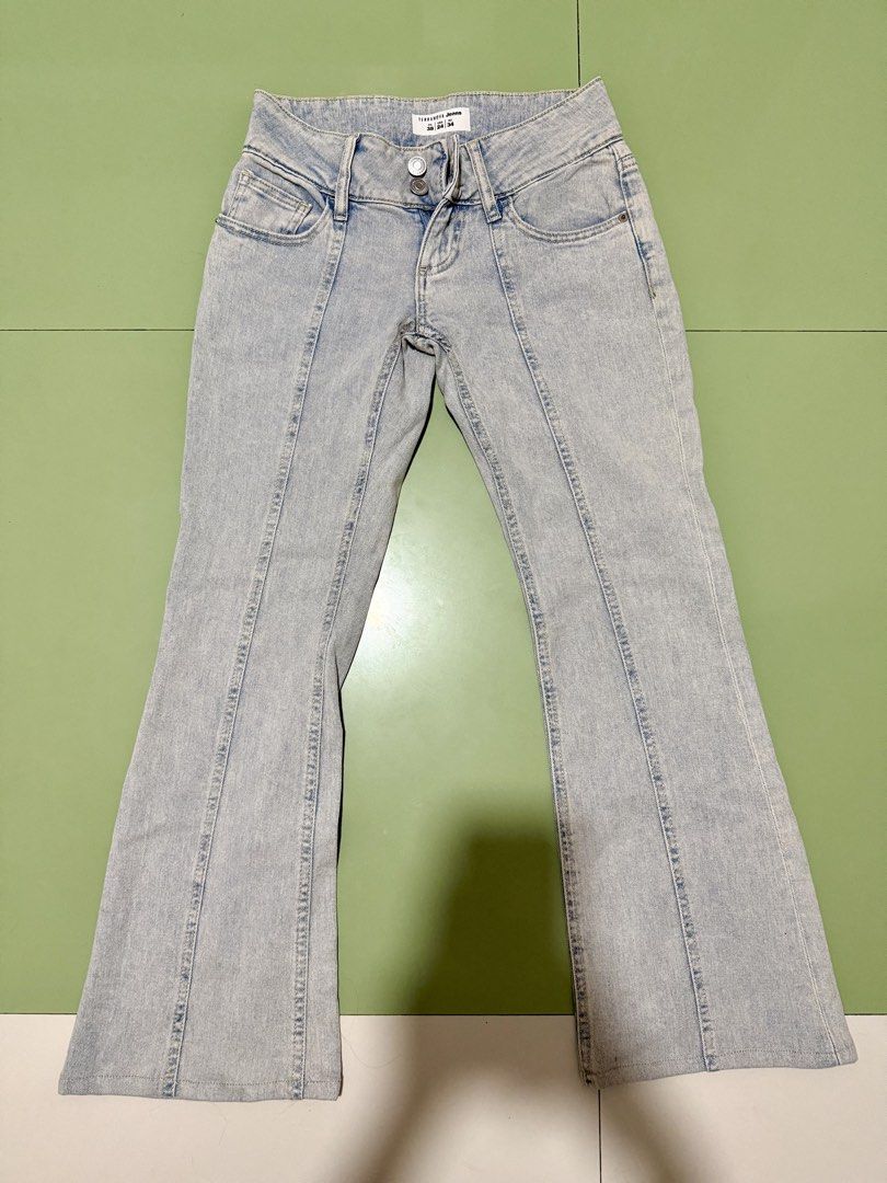 Terranova low rise jeans (Category: Jeans) located in San Fernando. Submitted by ver0oooooo (Listing ID 1463808011, Image 1). Description: 35 length .
