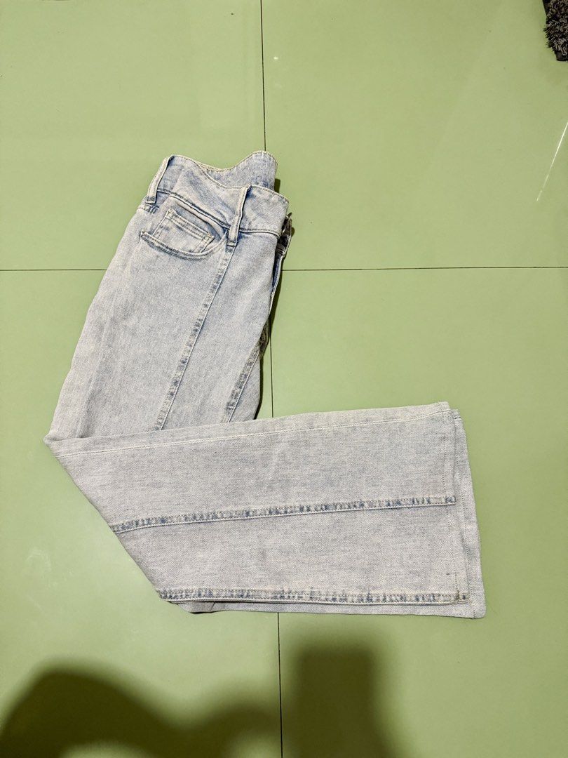 Terranova low rise jeans (Category: Jeans) located in San Fernando. Submitted by ver0oooooo (Listing ID 1463808011, Image 2). Description: 35 length .