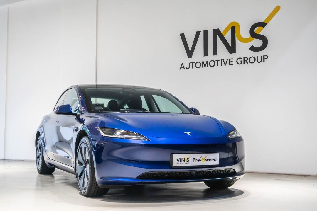 Tesla Model 3 Electric RWD Auto (Category: Used Cars) located in Singapore. Submitted by vinsautogroup (Listing ID 1463796283, Image 1). Description: Vehicle Features: Electric Motors producing 147bhp and 350nm of torque with a single speed fixed gear transmission, 0-100 km/h in 8.6 seconds, top speed 201 km/h. Accessories: 15" touchscreen display, BT/navigation, electric seats, sentry mode, driver attention monitor, Wireless phone charging 360 c