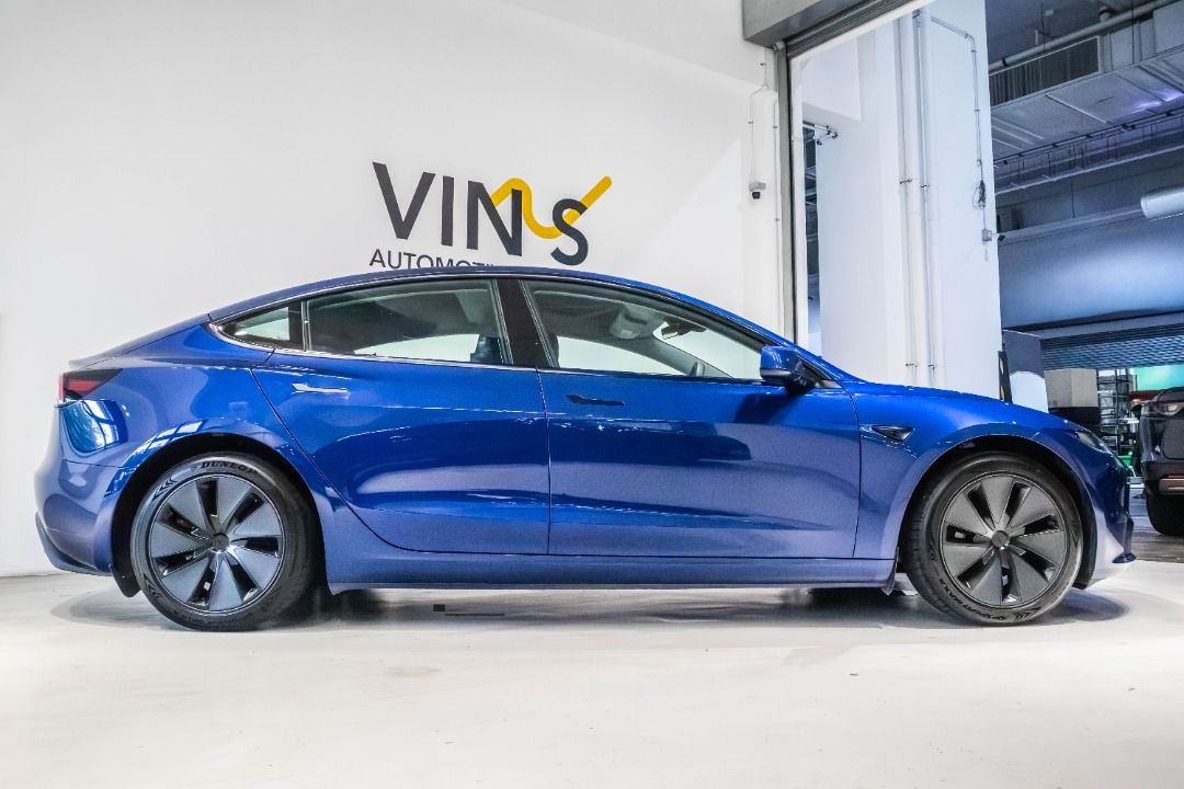 Tesla Model 3 Electric RWD Auto (Category: Used Cars) located in Singapore. Submitted by vinsautogroup (Listing ID 1463796283, Image 2). Description: Vehicle Features: Electric Motors producing 147bhp and 350nm of torque with a single speed fixed gear transmission, 0-100 km/h in 8.6 seconds, top speed 201 km/h. Accessories: 15" touchscreen display, BT/navigation, electric seats, sentry mode, driver attention monitor, Wireless phone charging 360 c