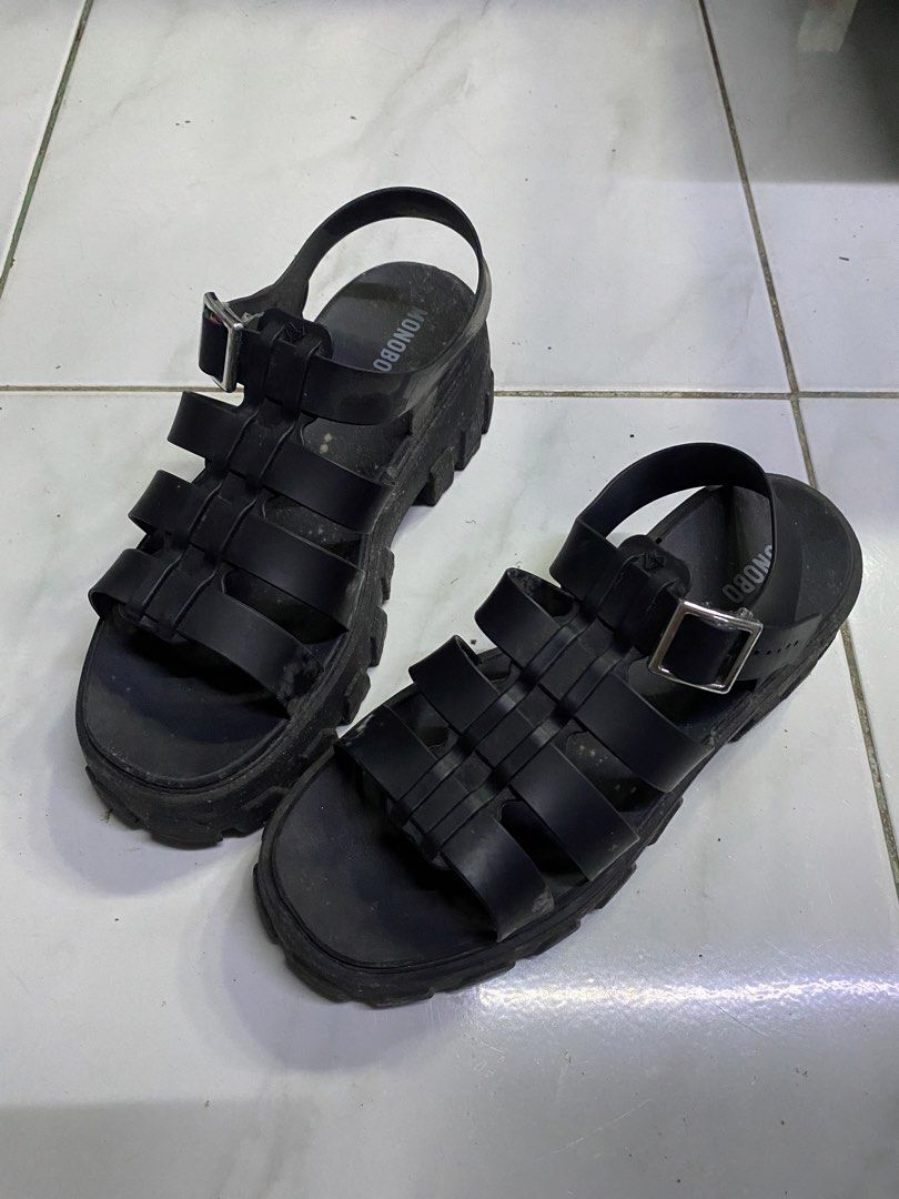 THAILAND TRENDY SANDALS (Category: Sandals) located in Cavite. Submitted by zyrahramos (Listing ID 1463909556, Image 1). Description: 💋Trendy Thailand Sandals 💋Worn once 💋Size: US: 7 | EUR:38.