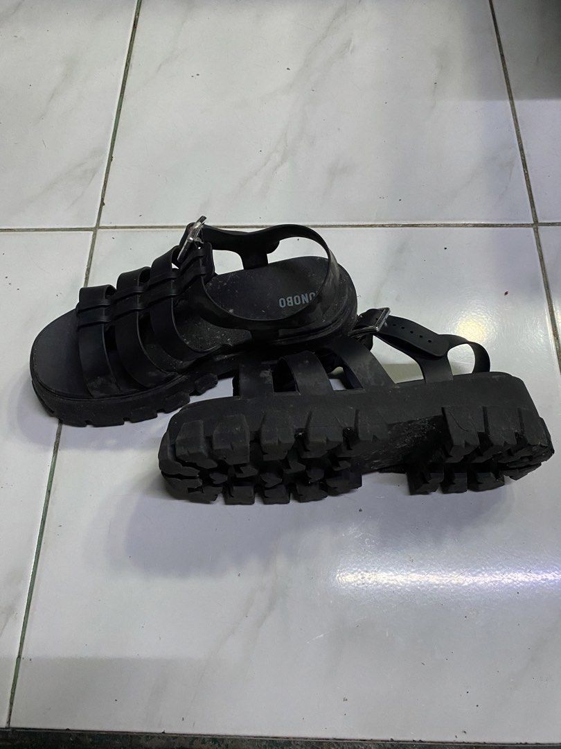 THAILAND TRENDY SANDALS (Category: Sandals) located in Cavite. Submitted by zyrahramos (Listing ID 1463909556, Image 3). Description: 💋Trendy Thailand Sandals 💋Worn once 💋Size: US: 7 | EUR:38.