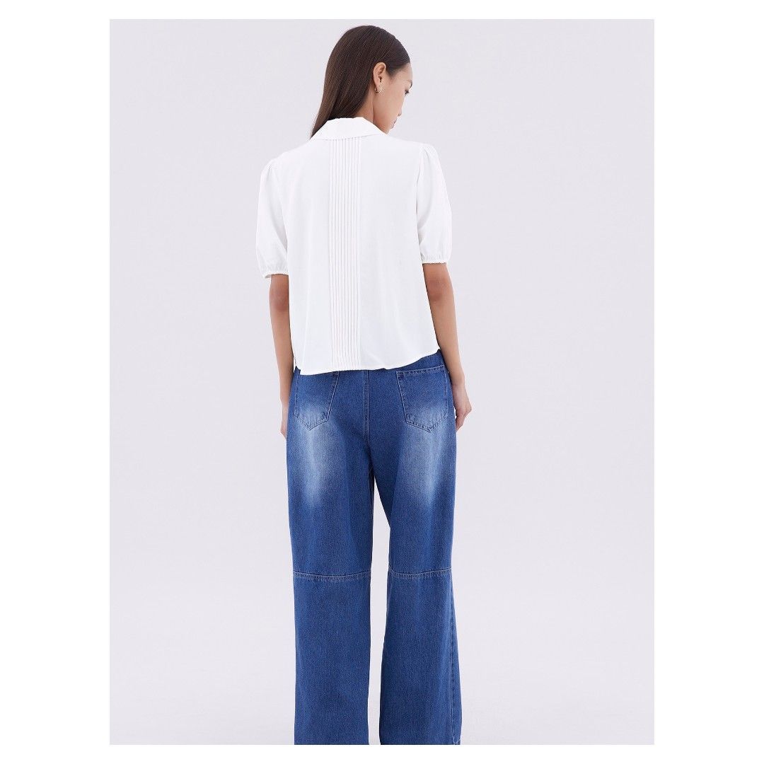 The Editor's Market Top (Category: Blouses) located in Bacoor. Submitted by _sysells (Listing ID 1463869003, Image 2). Description: The Editor's Market Felisia Round-Collar Shirt in White, size Small. Please refer to the last photo for the size guide..