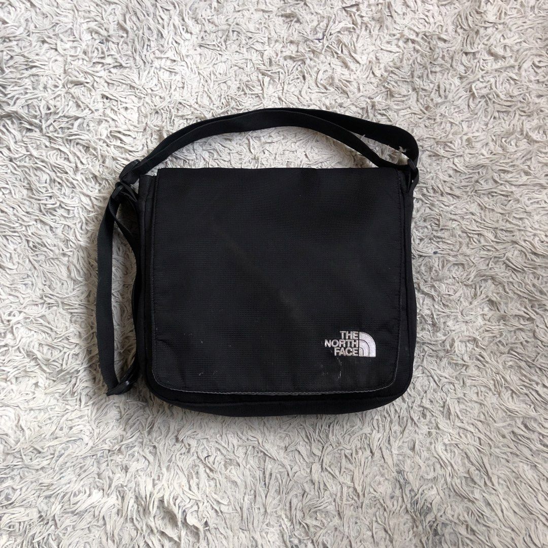 The North Face Black Messenger Bag (Category: Sling Bags) located in Dasmarinas. Submitted by cjtan26 (Listing ID 1463884174, Image 1). Description: Forsale The North Face Black Messenger Bag Good Condition Check Details - 1k Loc Cavite Jnt / Lalamove.