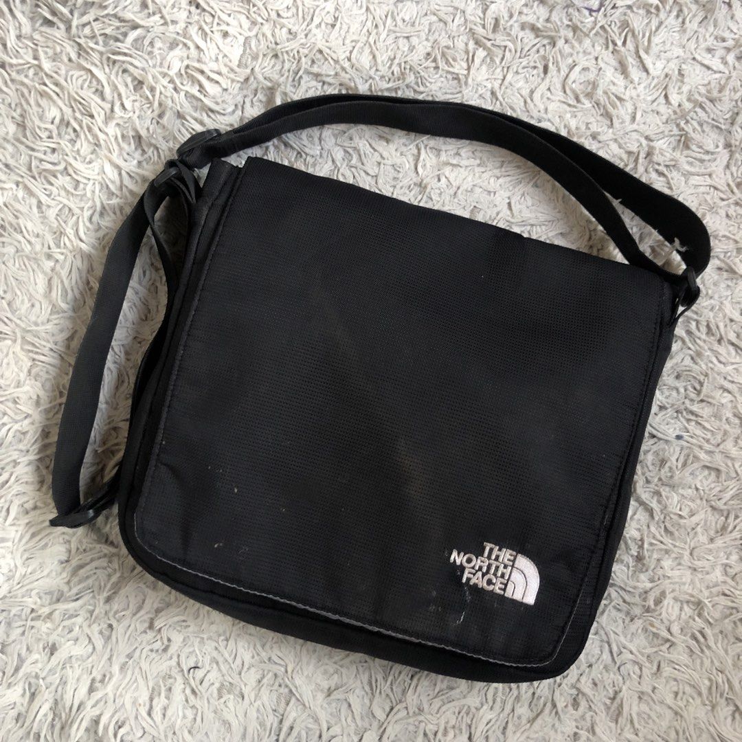 The North Face Black Messenger Bag (Category: Sling Bags) located in Dasmarinas. Submitted by cjtan26 (Listing ID 1463884174, Image 3). Description: Forsale The North Face Black Messenger Bag Good Condition Check Details - 1k Loc Cavite Jnt / Lalamove.