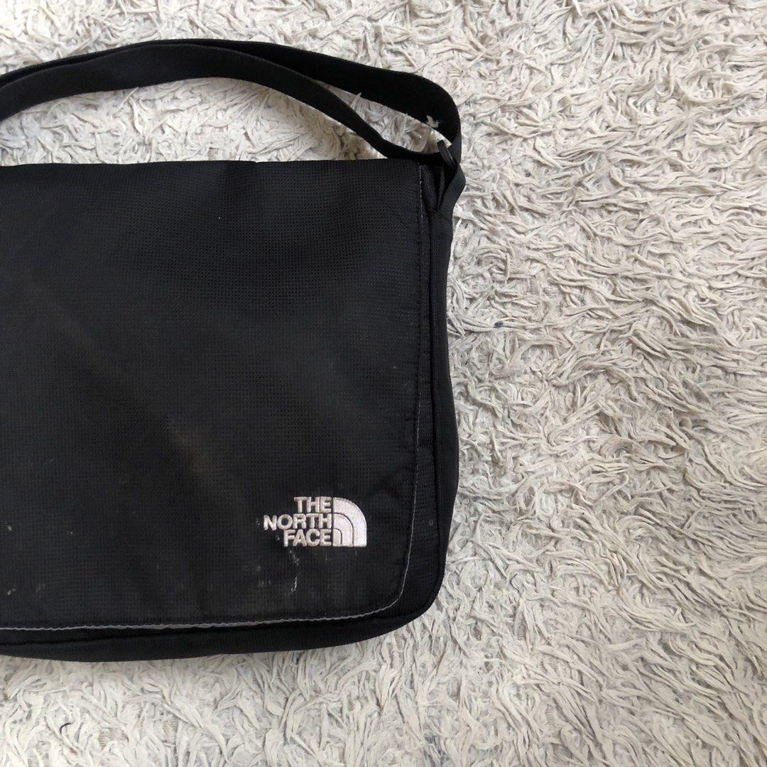 The North Face Black Messenger Bag (Category: Sling Bags) located in Dasmarinas. Submitted by cjtan26 (Listing ID 1463884174, Image 2). Description: Forsale The North Face Black Messenger Bag Good Condition Check Details - 1k Loc Cavite Jnt / Lalamove.