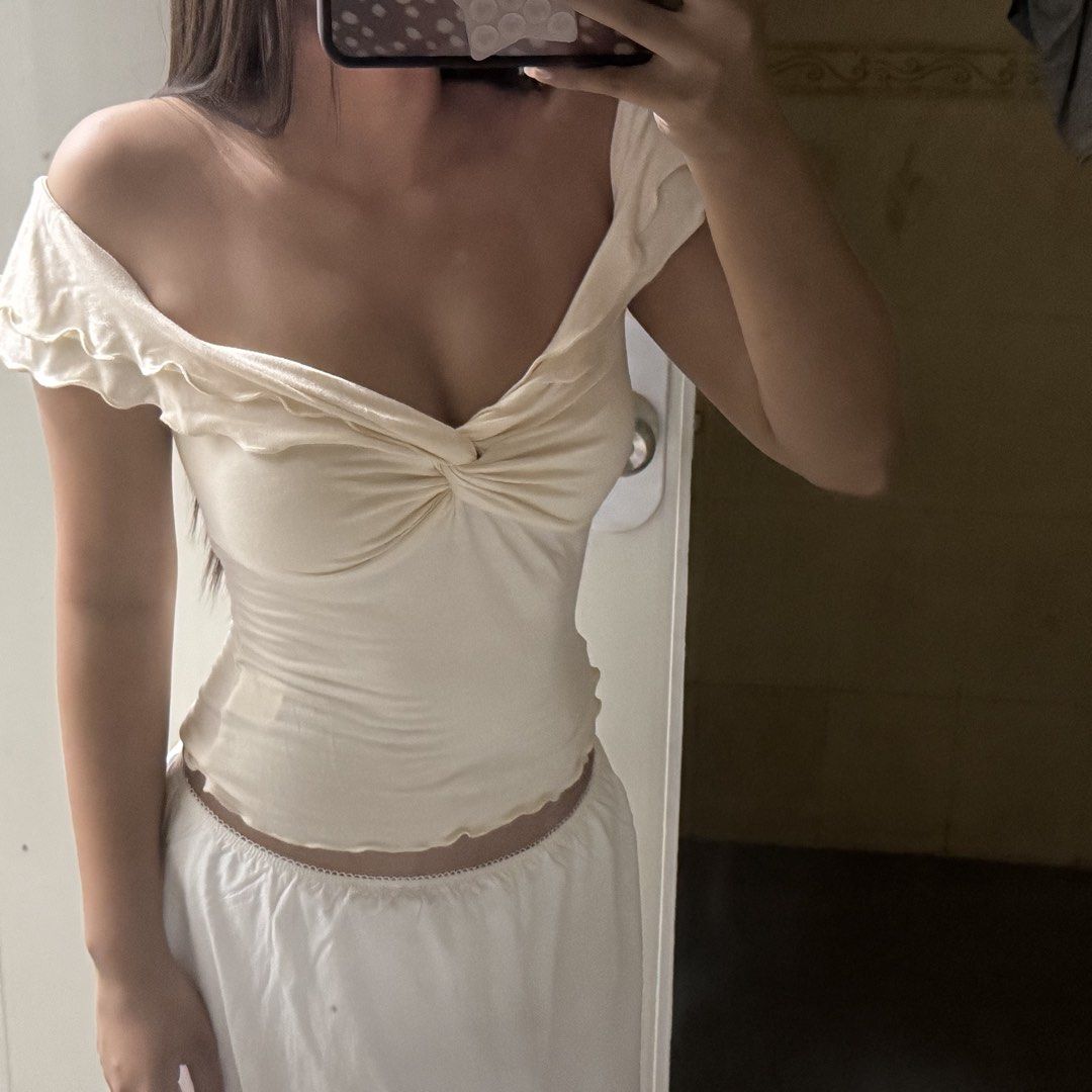 Tiger Mist Denali Top (Category: Others Tops) located in Davao. Submitted by aug_amari (Listing ID 1463897655, Image 1). Description: size XS-S Helping tag: Brandy Melville.