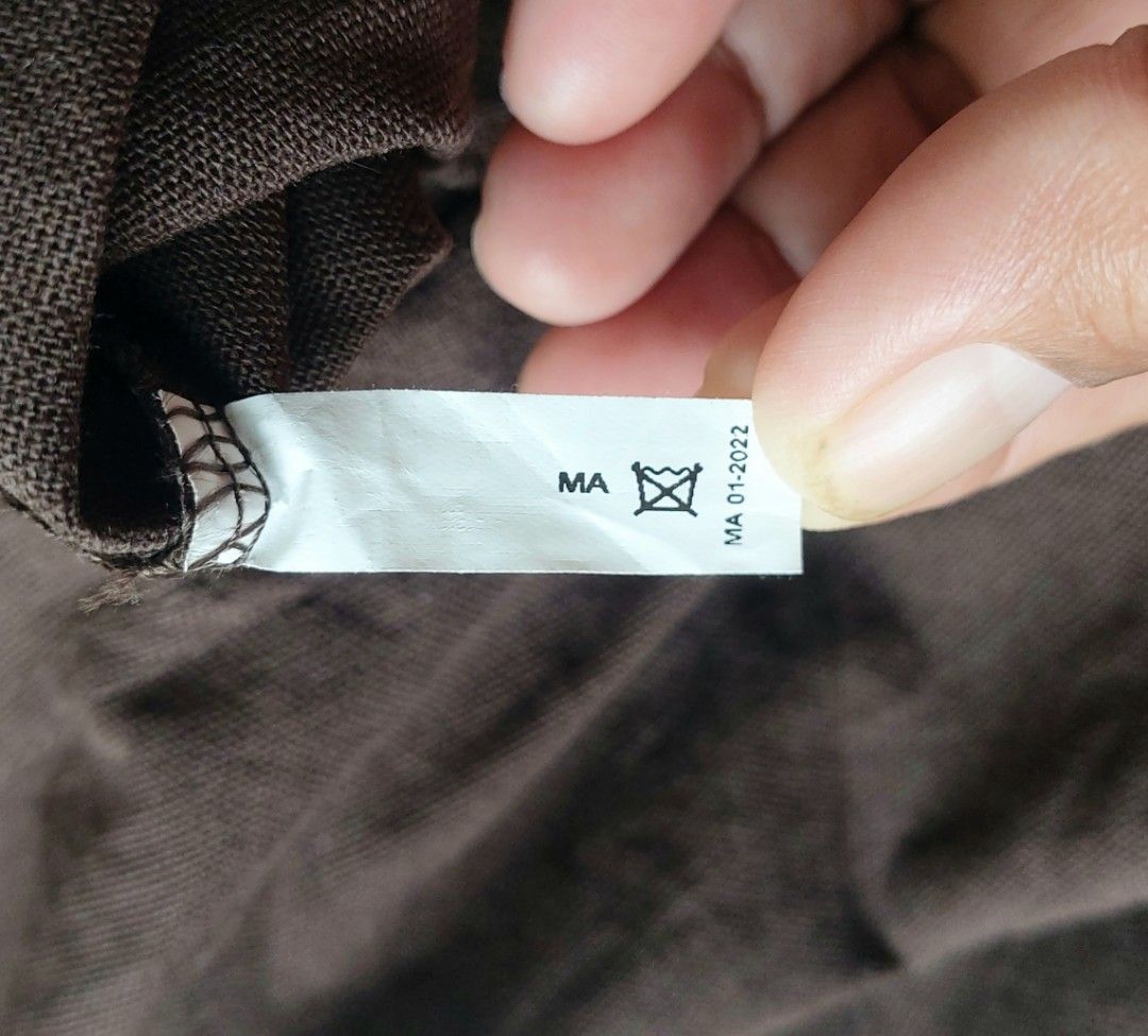 TOD'S Brown Dust Bag (Category: Craft Supplies & Tools) located in Lapu Lapu. Submitted by agnesapm_29813 (Listing ID 1463885034, Image 3). Description: - Authentic TOD'S dust bag - Color: Brown fabric with gold TOD'S logo - Dimensions: Approximately 16.5 inches wide x 18 inches tall - Perfect for storing shoes or small bags - Condition: Clean and ready for a new home - Protect your valuable items.