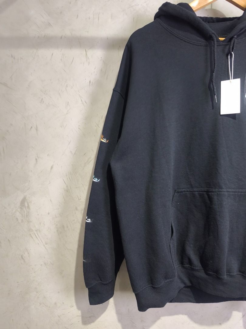 Tokidoki x Atmos Hoodie (Category: Hoodies) located in Lucena. Submitted by 0174.archive (Listing ID 1463800817, Image 3). Description: very good used condition no flaws Actual Measurements (inches) Chest (pit to pit): 23.5 Length: 28 Message before buying. Items are pre-loved / second hand used. Manage your expectations. Buy with confidence. No return no exchange. Additional Shipping Fee Ship via JRS / JNT MOP GCASH / BPI.