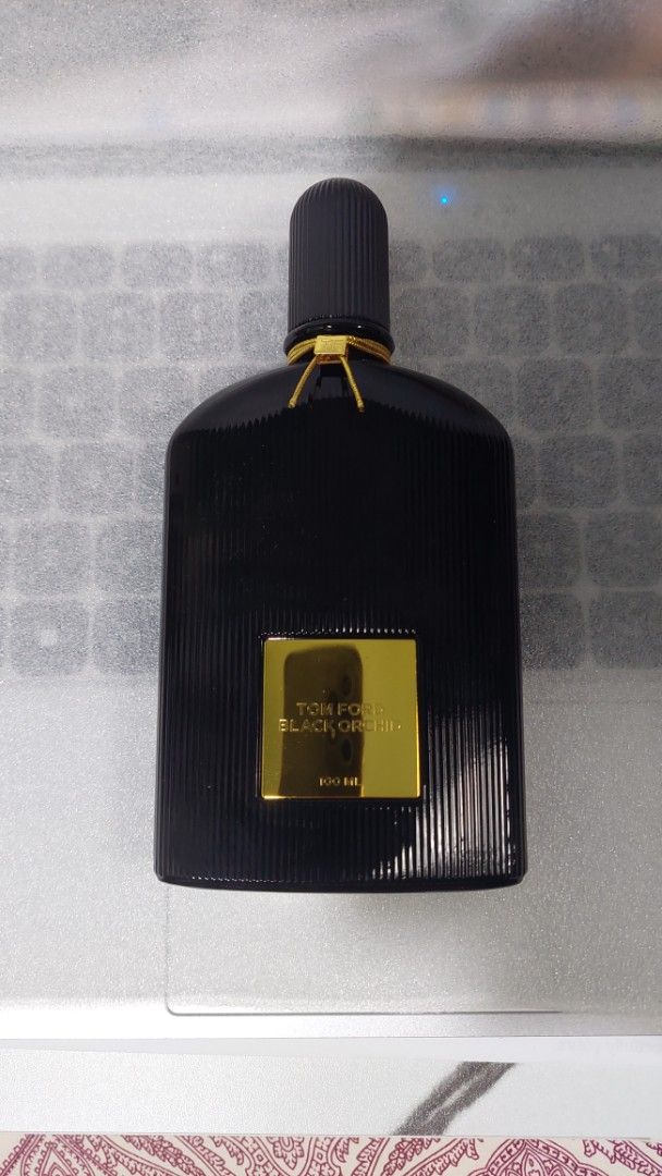 Tom Ford Black Orchid Eau de Parfum 100ml (AUTHENTIC/ ORIGINAL) (Category: Fragrance & Deodorants) located in Paranaque City. Submitted by justcody (Listing ID 1463927088, Image 3). Description: - Tom Ford Black Orchid Eau de Parfum - 100ml spray bottle - Signature black bottle with elegant gold label - Renowned for its luxurious and alluring fragrance I DON'T USE NOR SELL FAKE/ CLASS A/ SINGAPORE, DUBAI, OR US TESTERS. GUARANTEED ORIGINAL. "Legi
