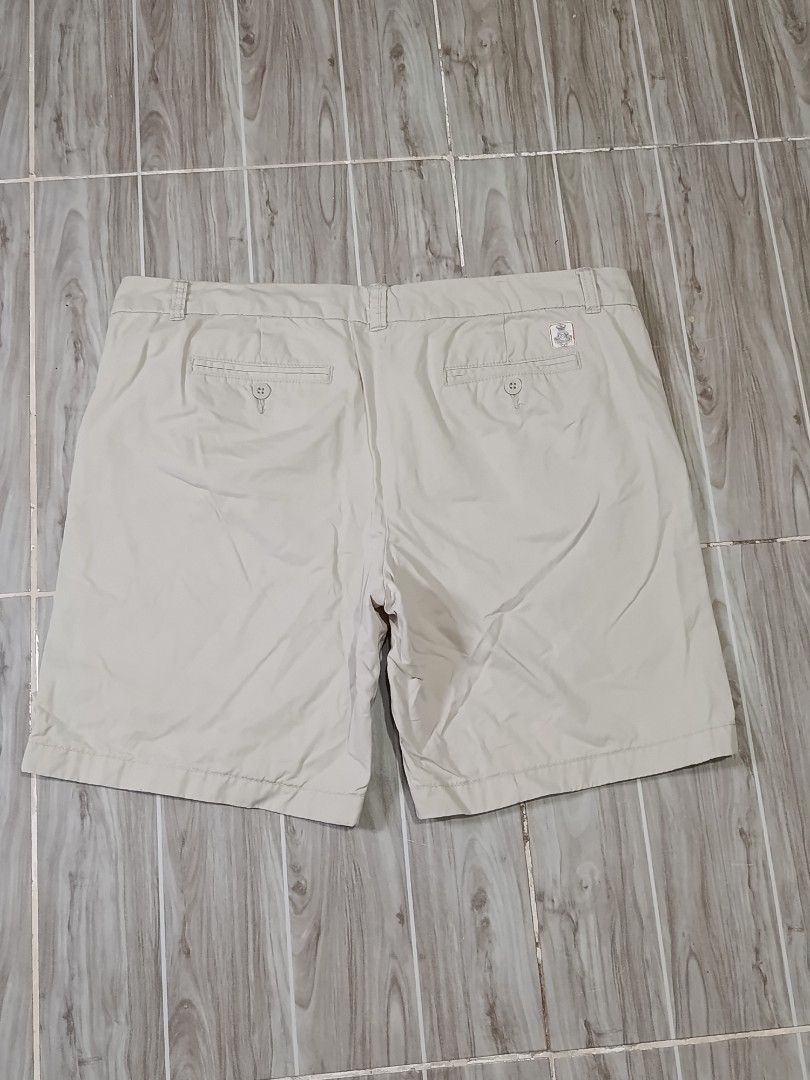 TOMMY HILFIGER CHINO SHORT (freeshipping) (Category: Chinos) located in Quezon City. Submitted by gyl-stop (Listing ID 1463883029, Image 2). Description: free shipping 38-40 x 18 excellent condi cr: 9.5/10 issue: dot washable stain di halata.