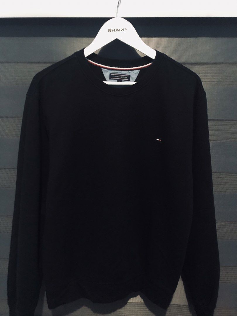 Tommy Hilfiger Crewneck (Category: Formal Shirts) located in Tumauini. Submitted by joshtan0812 (Listing ID 1463787405, Image 1). Description: .