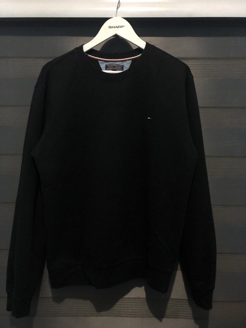 Tommy Hilfiger Crewneck (Category: Formal Shirts) located in Tumauini. Submitted by joshtan0812 (Listing ID 1463787405, Image 3). Description: .
