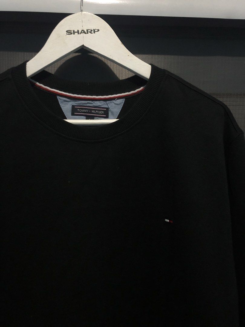 Tommy Hilfiger Crewneck (Category: Formal Shirts) located in Tumauini. Submitted by joshtan0812 (Listing ID 1463787405, Image 2). Description: .