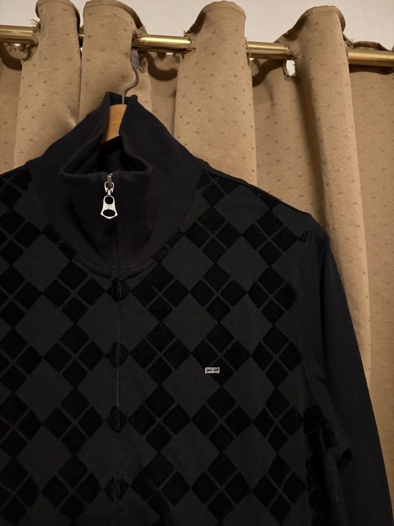 Tommy Hilfiger men's zip-up argyle pattern jacket (Category: Coats, Jackets and Outerwear) located in Cavite. Submitted by _solidolo (Listing ID 1463819138, Image 3). Description: 29 x 21 (medium-large) classic & sophisticated textured jacquard finish.