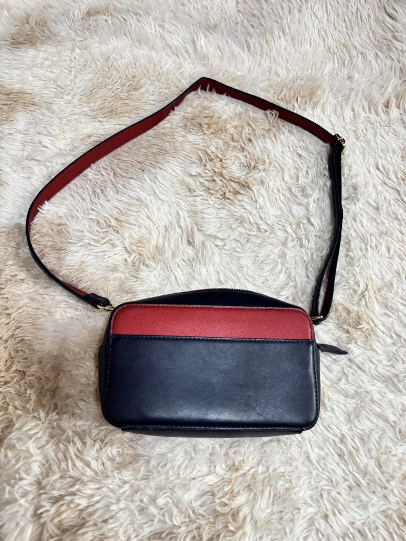 Tommy Hilfiger Mini Camera Bag (Category: Cross-body Bags) located in Baguio. Submitted by donafaye (Listing ID 1463754438, Image 1). Description: Tommy Hilfiger Mini Camera Bag No major flaws Signs of usage only .