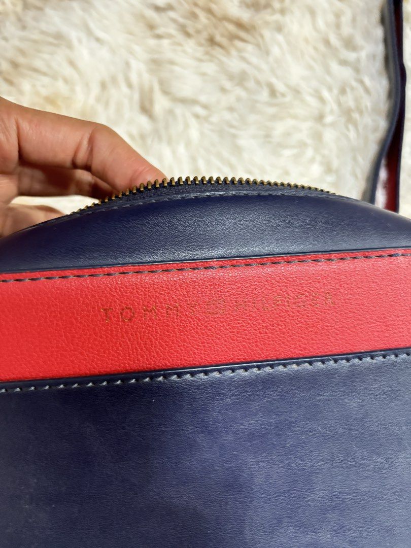 Tommy Hilfiger Mini Camera Bag (Category: Cross-body Bags) located in Baguio. Submitted by donafaye (Listing ID 1463754438, Image 3). Description: Tommy Hilfiger Mini Camera Bag No major flaws Signs of usage only .
