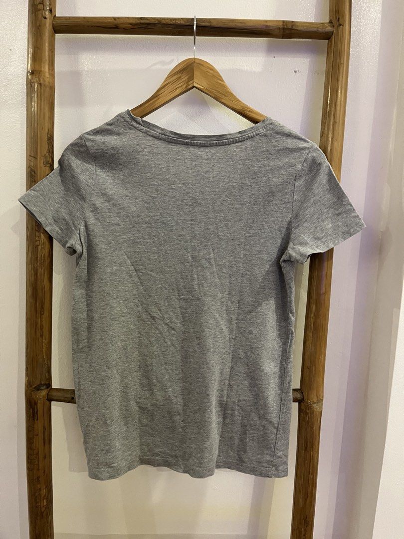 Tommy Hilfiger tshirt (Category: Others Tops) located in Rizal. Submitted by jn_mdl (Listing ID 1463864924, Image 2). Description: Gray.