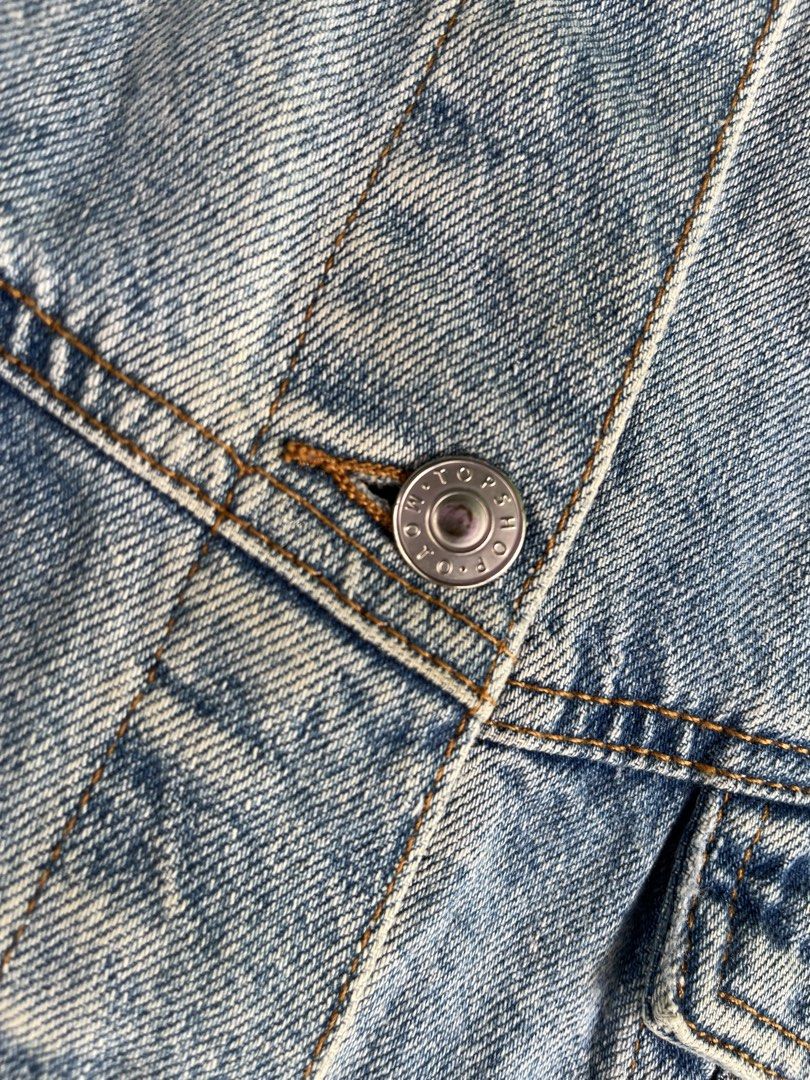 TOPSHOP (Category: Coats, Jackets and Outerwear) located in Quezon City. Submitted by kentstuff (Listing ID 1463833968, Image 3). Description: TOPSHOP Size L On Tag Shoulder-Hem : 24” Pit-Pit : 20” Condition: Excellent CR: 9.8/10 Flaws: yellow stain Needwash DISCLAIMER: This is a thrifted item. All brands, logos, and trademarks belong to their rightful owners. We’re here to rehome great pieces — no brand affiliation intended..