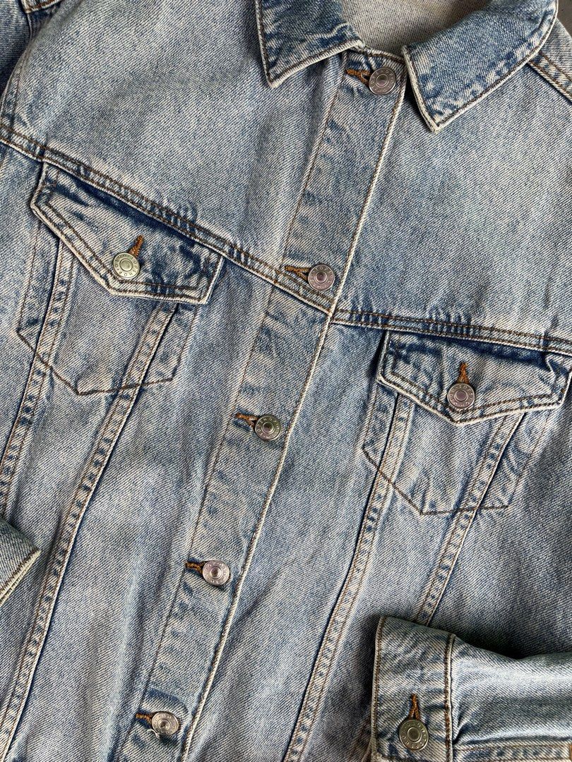 TOPSHOP (Category: Coats, Jackets and Outerwear) located in Quezon City. Submitted by kentstuff (Listing ID 1463833968, Image 2). Description: TOPSHOP Size L On Tag Shoulder-Hem : 24” Pit-Pit : 20” Condition: Excellent CR: 9.8/10 Flaws: yellow stain Needwash DISCLAIMER: This is a thrifted item. All brands, logos, and trademarks belong to their rightful owners. We’re here to rehome great pieces — no brand affiliation intended..