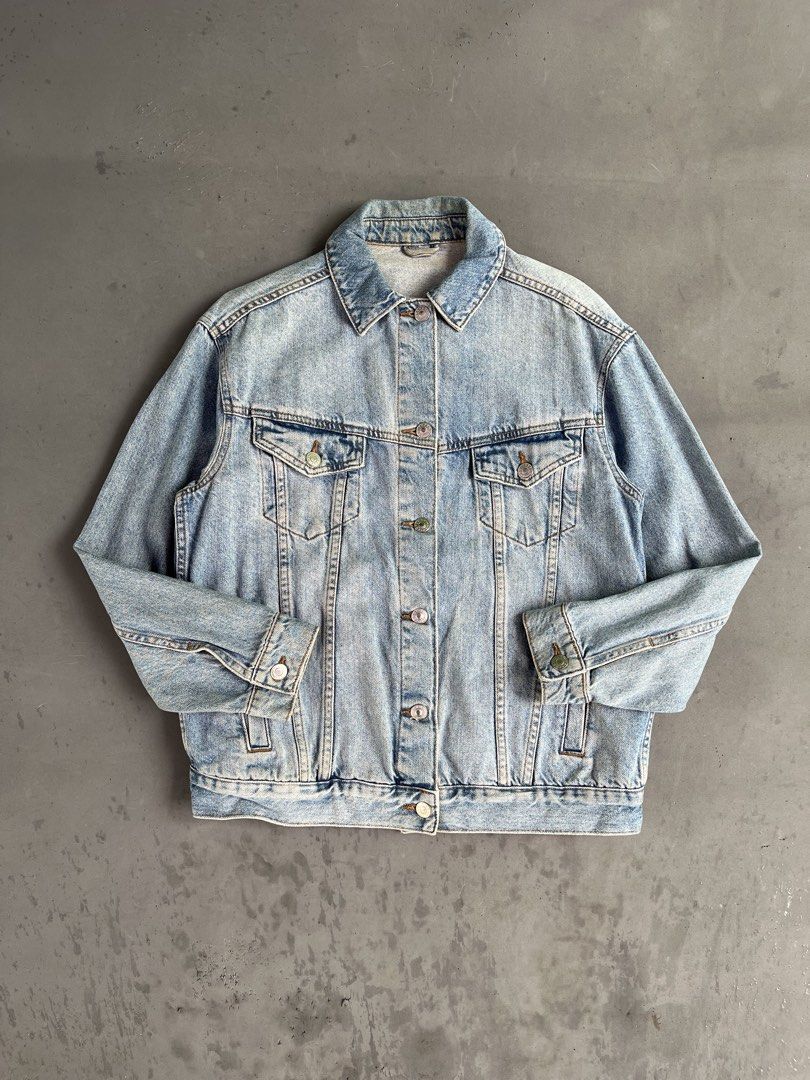 TOPSHOP (Category: Coats, Jackets and Outerwear) located in Quezon City. Submitted by kentstuff (Listing ID 1463833968, Image 1). Description: TOPSHOP Size L On Tag Shoulder-Hem : 24” Pit-Pit : 20” Condition: Excellent CR: 9.8/10 Flaws: yellow stain Needwash DISCLAIMER: This is a thrifted item. All brands, logos, and trademarks belong to their rightful owners. We’re here to rehome great pieces — no brand affiliation intended..