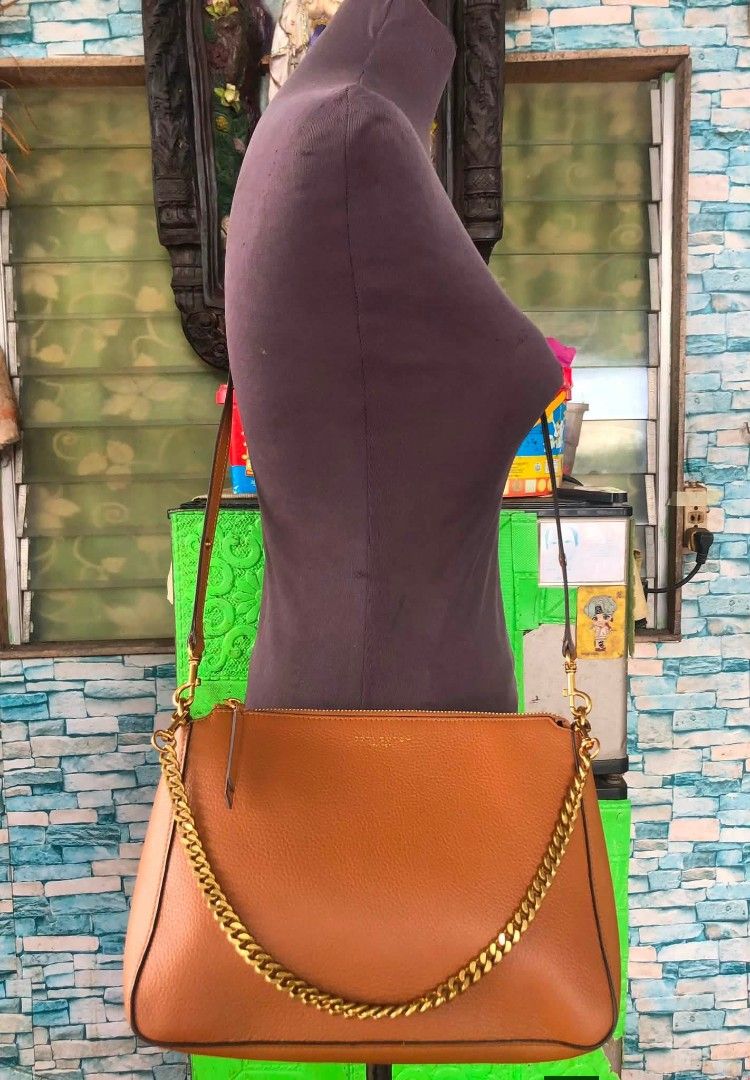 tory burch 2 straps (Category: Cross-body Bags) located in Ozamiz City. Submitted by kapesteba112457 (Listing ID 1463802865, Image 2). Description: TOrrryy BORchhh.. in cowhide leather. Ganda simple lang atake.. kasya long wallet and folded payung kasya notebook.. for only 3800. Flawless matibay malinis at mabango.. selected preloved bag from japan/korea❤️.