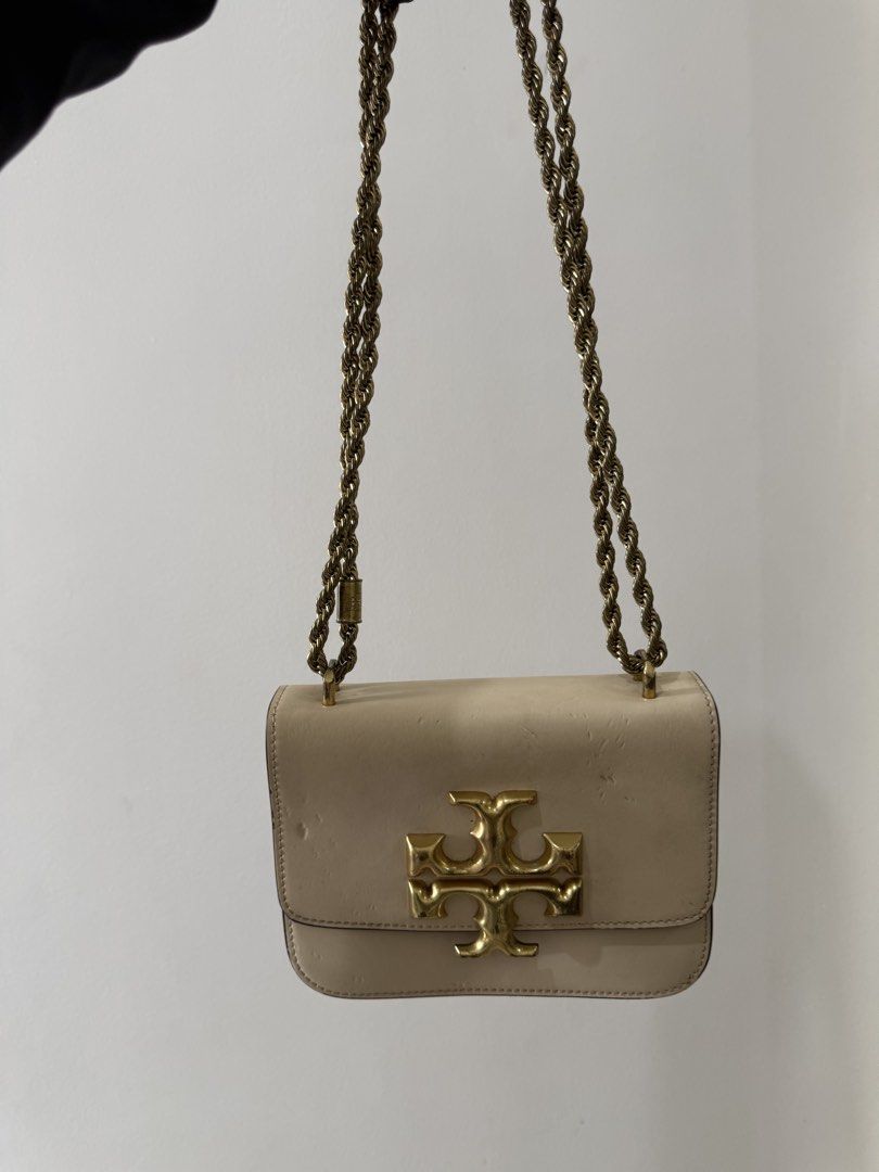 Tory burch elenor authentic 💯 (Category: Announcements) located in Las Pinas. Submitted by coco_preloved351 (Listing ID 1463789098, Image 1). Description: Original 💯 Tory Burch (Pricing store brandnew 41k to 71k ) Jelly tag inside Have weight Issue pressmark and may rubs na maliit faded bakals also (That’s why i sell lower) ( bawal sa maselan pwede sa madiskarte, if marunong ka mag paint you can repaint in black) 💓.
