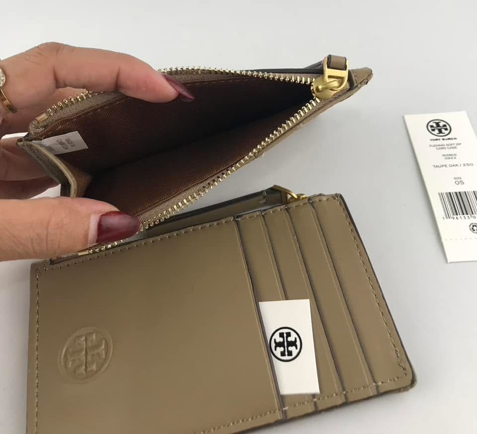 Tory Burch Long Card Case (Category: Wallets & Card holders) located in Binan City. Submitted by pinkykeenshop (Listing ID 1463933440, Image 3). Description: .