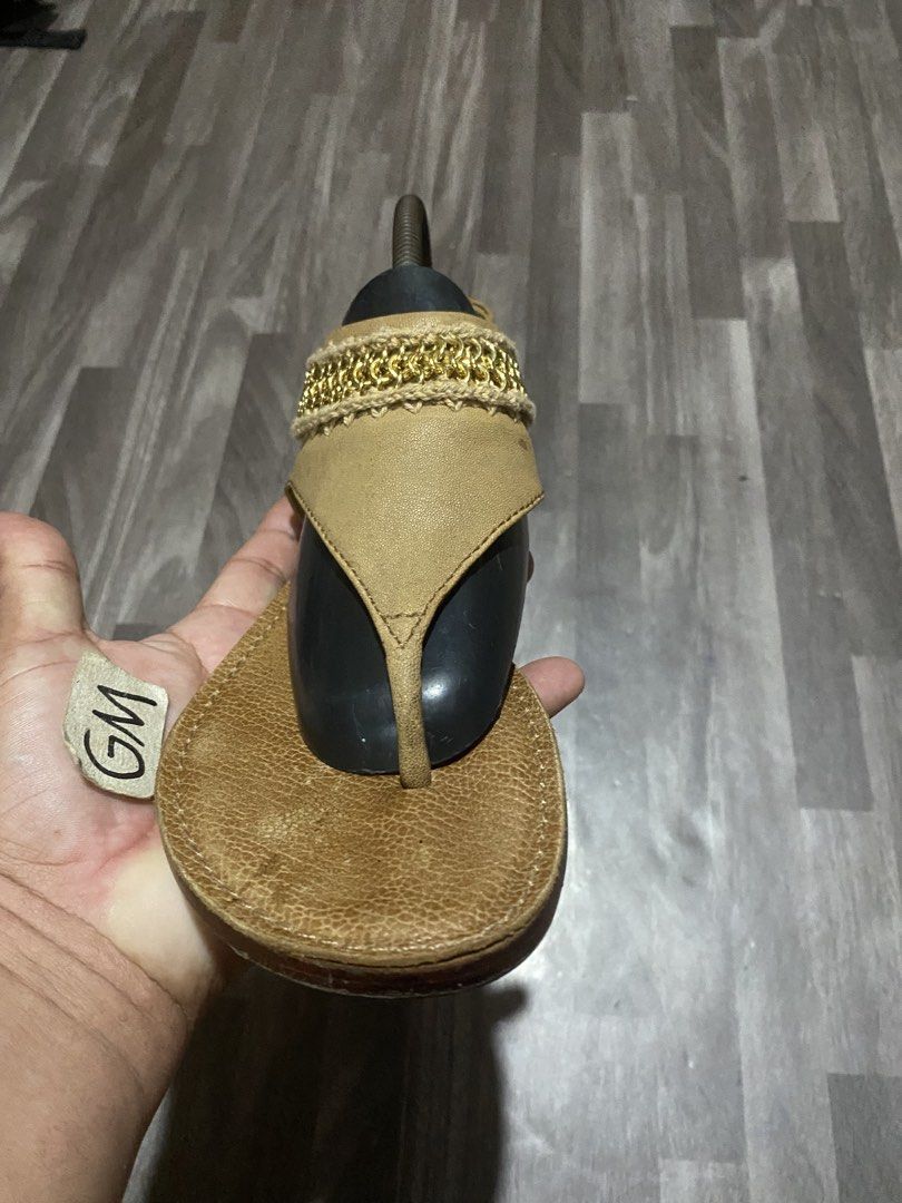 Tory Burch Sandal (Category: Sandals) located in Cebu City. Submitted by freemoon.b85e0c (Listing ID 1463894655, Image 3). Description: Tory Burch Sandal Legit/2nd hand Size 7M us/4.5 uk/38 euro/24 cm Price 1350 plus sf Good condition.