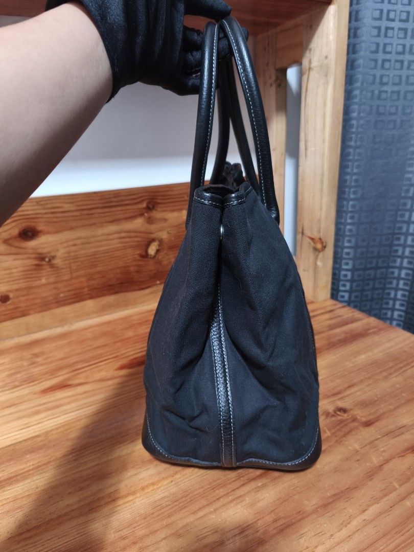 Tote bag (Category: Tote Bags) located in Baguio. Submitted by queenlyne_vintage_rare_finds (Listing ID 1463795561, Image 3). Description: .