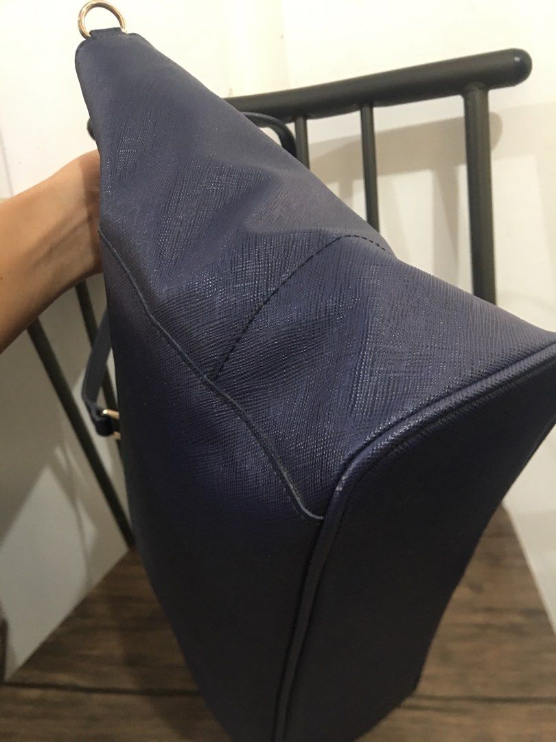 Tote bag/Safiano Leather (Category: Tote Bags) located in Morong. Submitted by vastcat.b247ee680 (Listing ID 1463806944, Image 3). Description: Item is preloved No issues (no sira) Branded Small to medium size.