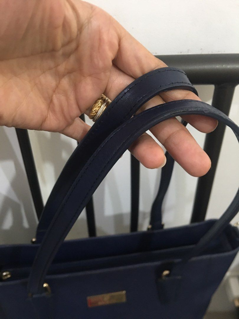 Tote bag/Safiano Leather (Category: Tote Bags) located in Morong. Submitted by vastcat.b247ee680 (Listing ID 1463806944, Image 2). Description: Item is preloved No issues (no sira) Branded Small to medium size.
